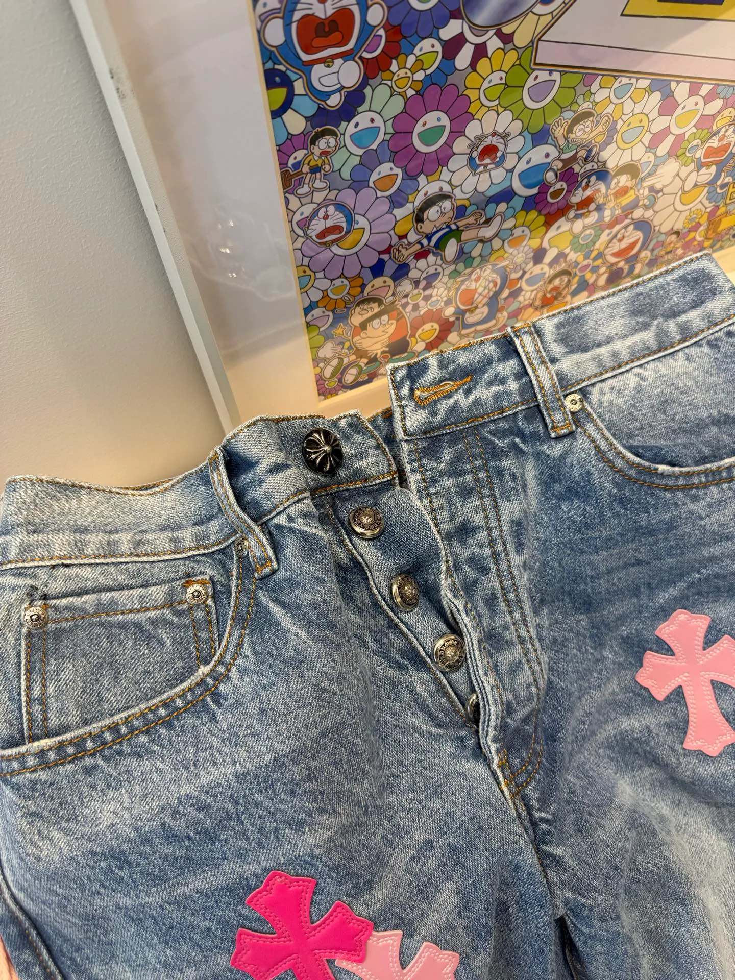 P280 model number D: 311 Chrome hearts CH grams new classic cross patch leather jeans Size: s-XXL (28 30 32 34 36) Color: washed blue Size reference 28 pants length 100 waist circumference 72 30 pants length 101 waist circumference 76 32 pants length 103 waist circumference 80 34 pants length 104 waist circumference 84 36 pants length 106 waist circumference 88